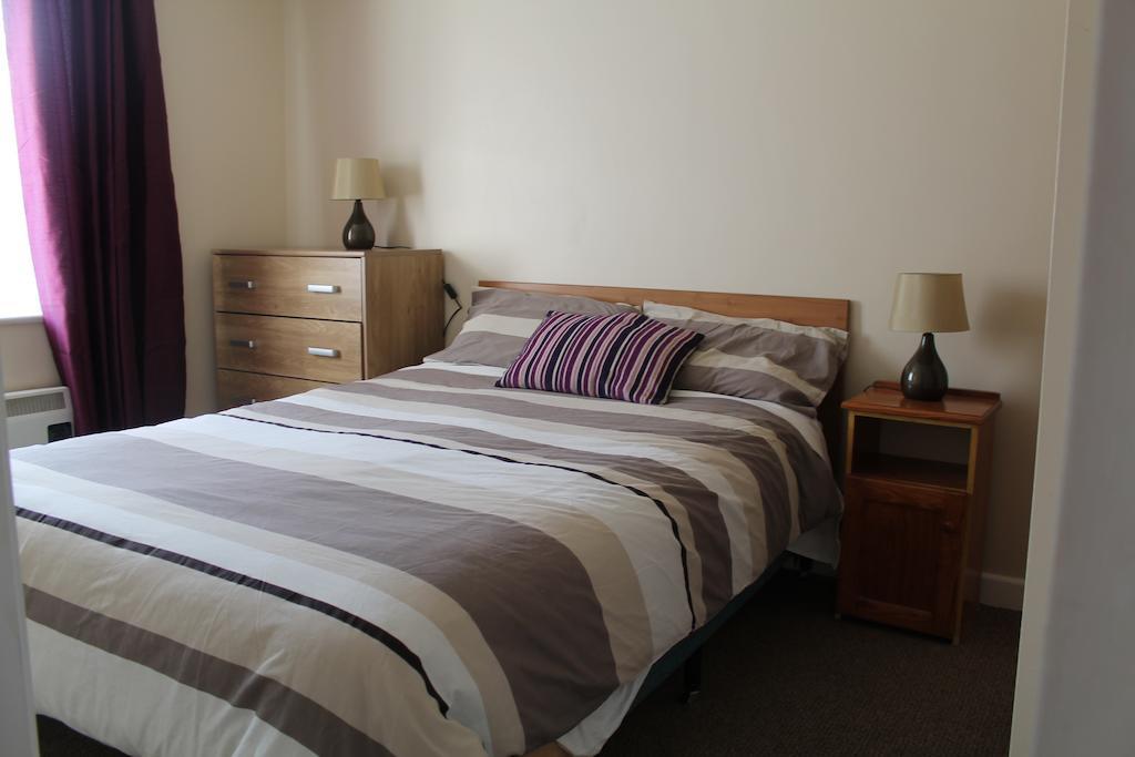 Serviced Apartments Wexford Szoba fotó